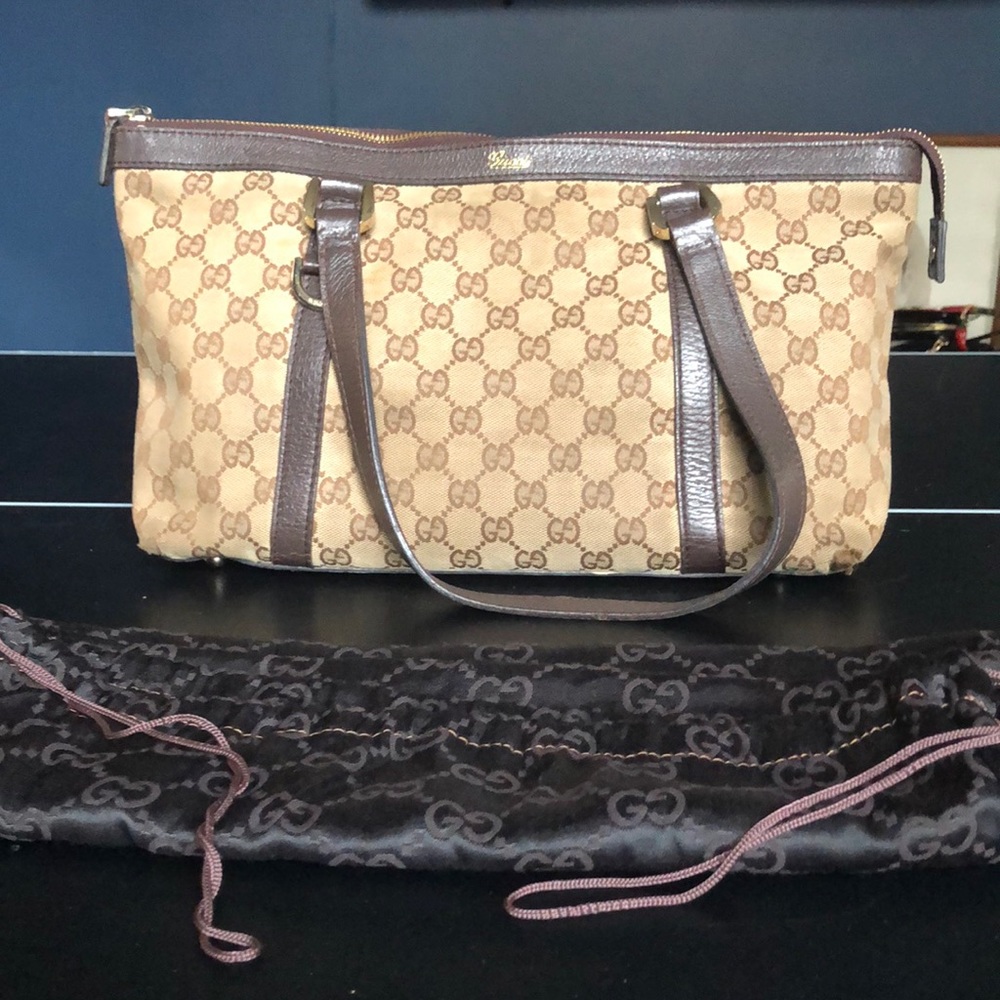 Authentic Gucci tote with protective cover
